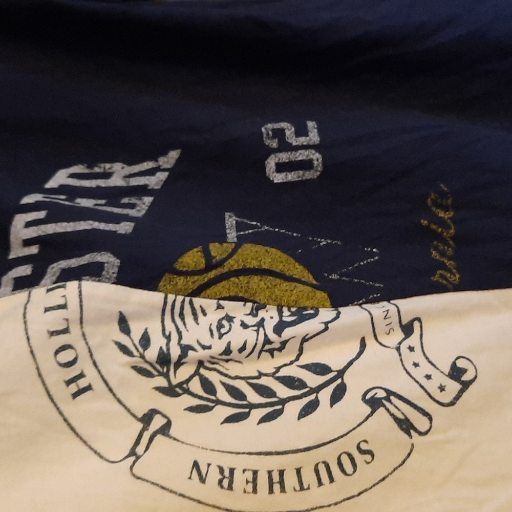 Hollister t shirt - Picture 3 of 3
